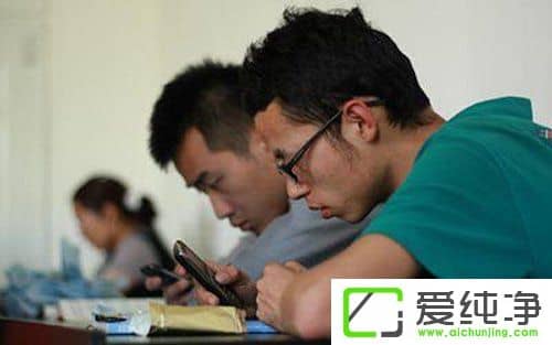 你怕不怕？每天玩手機(jī)3小時，自殺率將猛增35%
